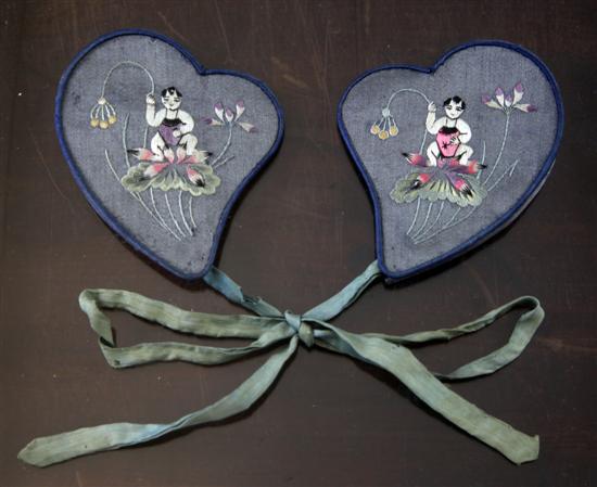 Chinese embroidered silk collar and a pair of childrens ear muffs, late 19th century(-)